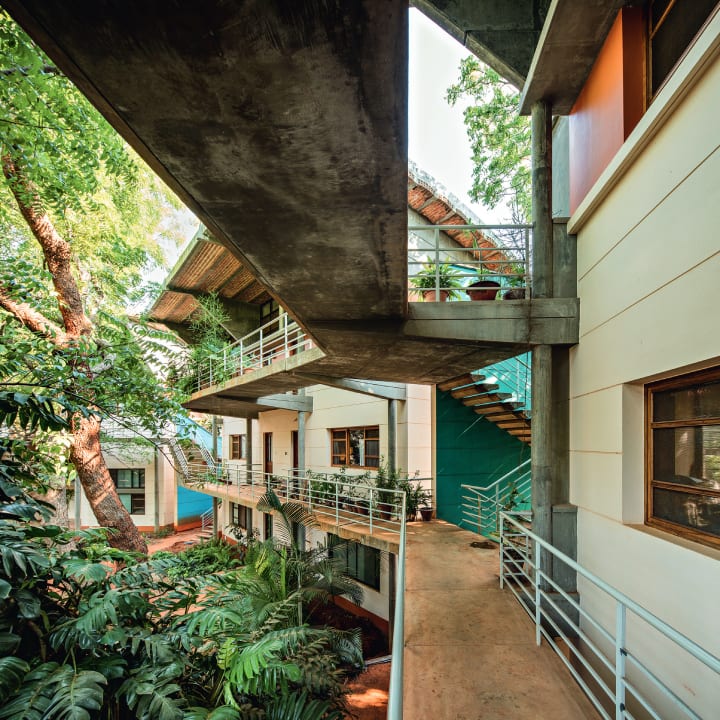 Connecting ‘streets’ at upper levels foster a sense of community at the Urban Eco Community. (Photo © Javier Callejas)
