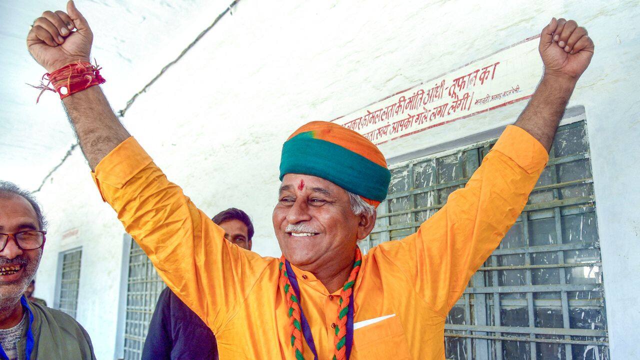 Кандидатът на BJP Jeethanand Vyas победи кандидата на INC Pulaki Das Kala в Bikaner West.  Pulaki Das Kala получи 77 354 гласа, докато Jeethanand Vyas получи 97 786 гласа.  (Снимка: PTI)