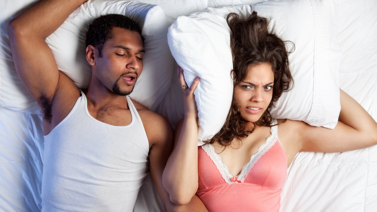 How to stop snoring: Add turmeric milk, honey, garlic and peppermint tea to your diet