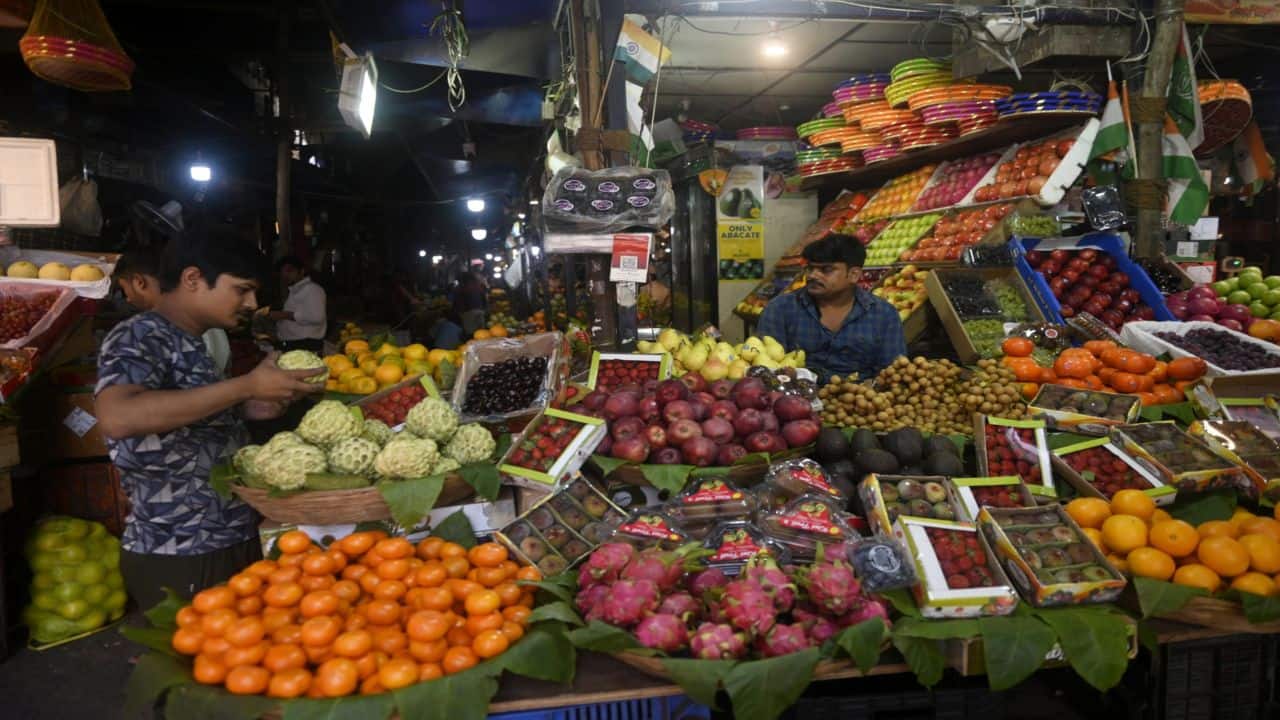 India’s food-driven inflation spurt to keep RBI on guard