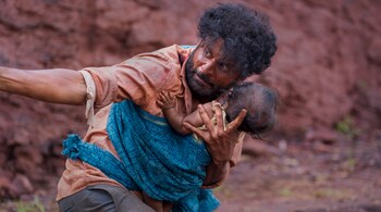 In Joram, Manoj Bajpayee plays Bala/Dasru, a tribal from the forests of Jharkhand who works as a daily wage labourer at one of the many contruction sites in Mumbai.