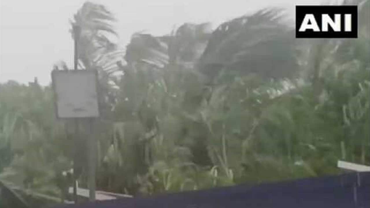  The Greater Chennai Corporation has advised people to stay indoors due to winds speeds ranging from 35 to 80 km per hour.