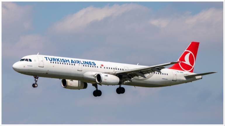 Passenger forced to swap extra legroom seat with couple on flight: 'Seethed with quiet rage' - Vimarsana News