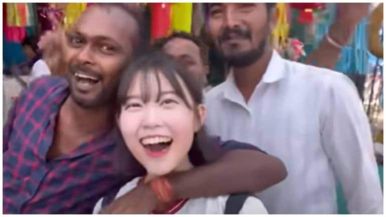 On camera, Korean vlogger harassed in Pune: 'They really like to hug' - Vimarsana News