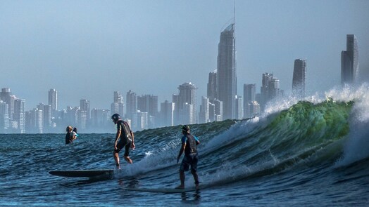 Surfing on Australia's Gold Coast: Prices, terms and what beginners need to know