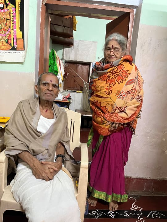 Suryanarayanan, 92, and his wife at Mumukshu Bhavan in Varanasi. (Photo by Shantanu Guha Ray)