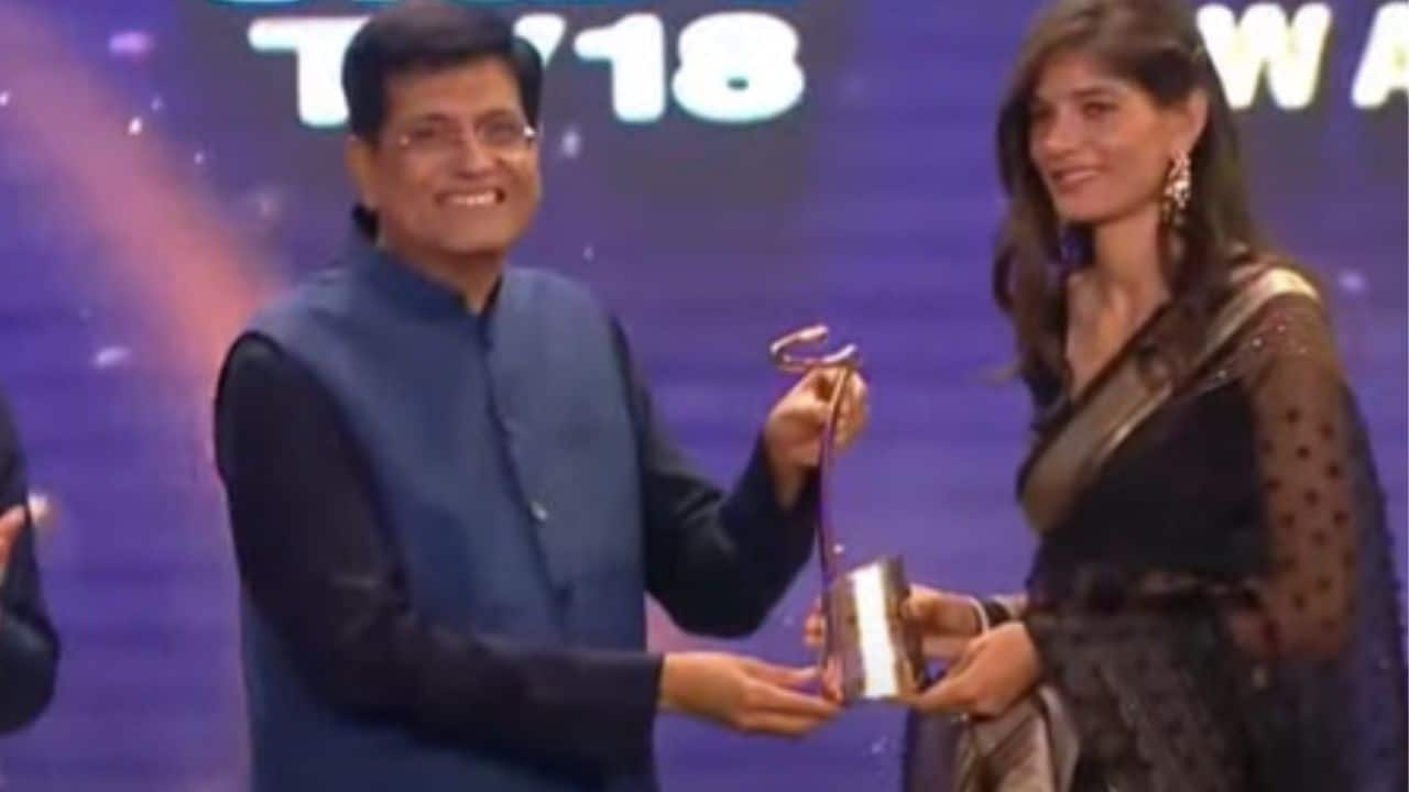 Parul Chaudhary won gold in the 5,000-metres event at the Asian Games and had an exemplary year by winning silver in World Atheletics Championship in Budapest and qualifying for Paris Olympic 2024. She was awarded Trailblazers of the Year award (Image: CNBCTV18/Twitter)