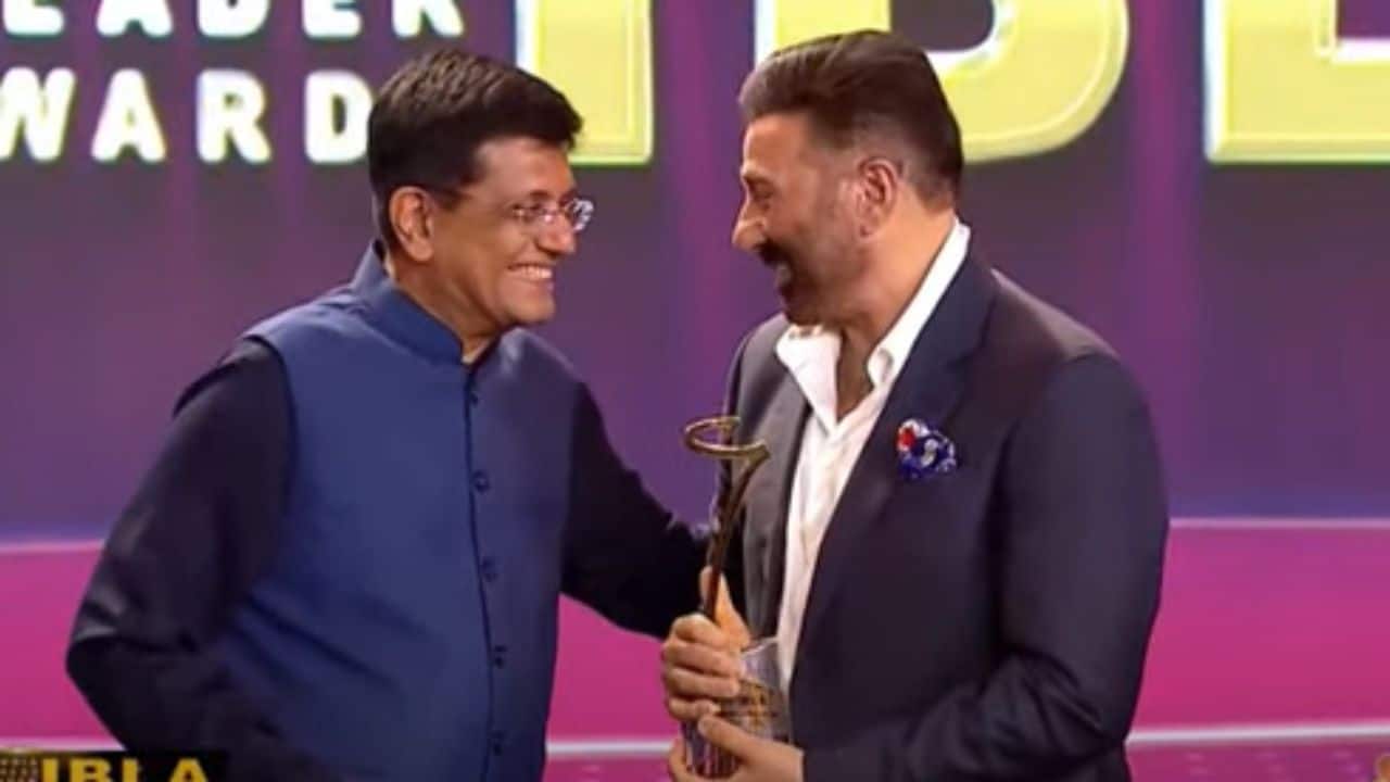 Actor Sunny Deol was presented Entertainment Leader of the Year by IBLA 2023 for his work in the Hindi film industry over a span of four decades. He was a part of many cult classics like Gadar, Tridev, Dacait, Vishwatma, Damini, Jeet, and the iconic Border, among others. (Image: CNBCTV18/Twitter)