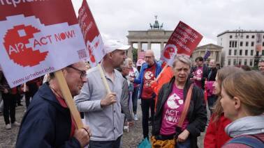 ChatGPT, Google's AI will have to start answering to EU