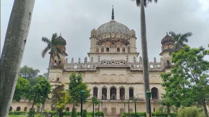 Bahu Begum ka Maqbara, Ayodhya. (Photo: Wikimedia Commons)
