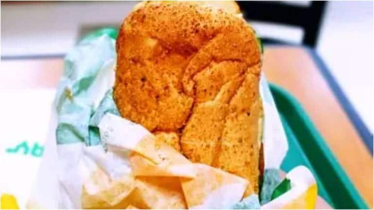 Subway customer claims lips went numb after having 'white powder' on sandwich. What management said - Vimarsana News