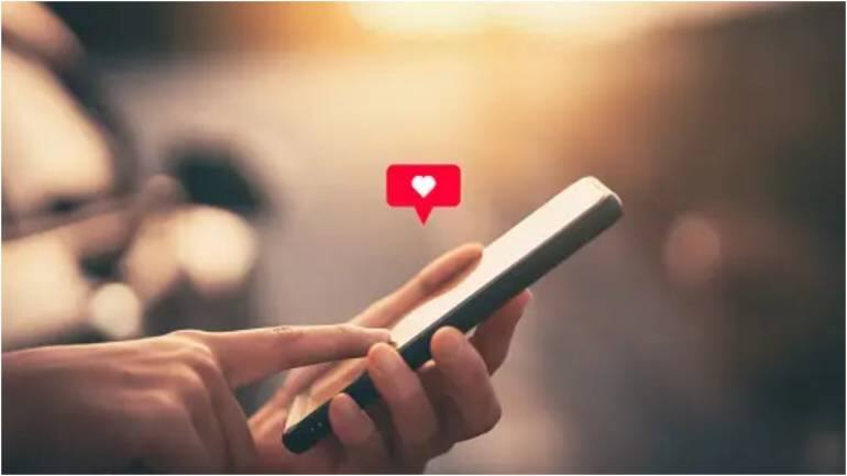 Woman asked Tinder match why she should date him, a presentation followed. See viral post - Vimarsana News