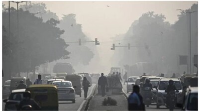 Traffic congestion at India Gate, Kartavya Path as crowds gather to celebrate New Year's Day
