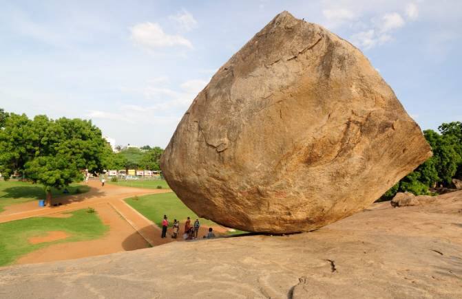 Krishna's Butter Ball, Mahabalipuram. (Photo: Sandip Dey via Wikimedia Commons)