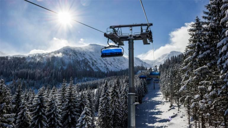 Ski gondola crashes 23 feet to the ground after being hit by falling tree, 4 injured - Vimarsana News