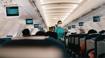 cabin crew, flight attendant