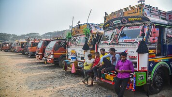 Truck drivers' association ends strike after talks with Home Ministry