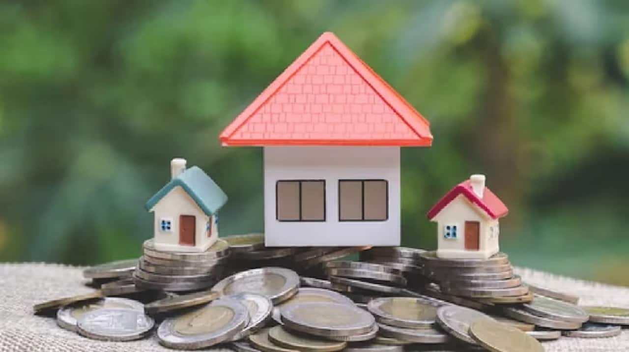 Shriram Finance jumps 5% on sale of housing finance unit; brokerages see no material impact - Moneycontrol
