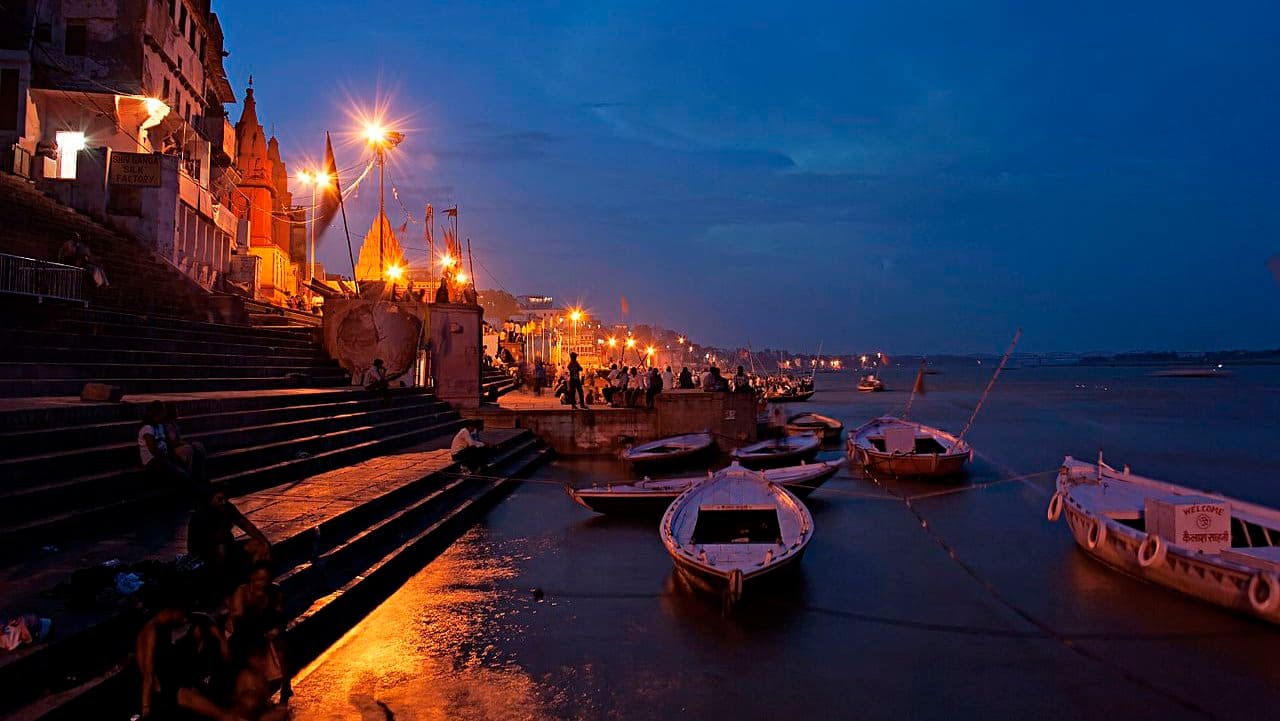 Varanasi is named after Varuna and Assi, the two rivers that meander through it. (Photo credit: Phani 2 via Wikimedia Commons 4.0)