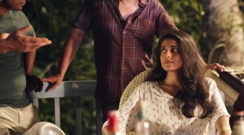 Zarin Shihab as Anjali in Malayalam film Aatam. (Screen grab/YouTube/Joy Movie Productions)