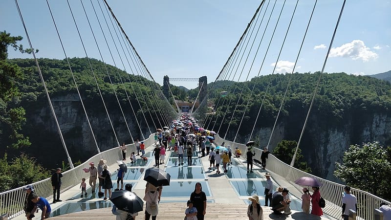Zhangjiajie Grand Canyon Glass Bridge, China. (Photo: Wikimedia Commons)