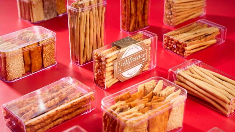 Nibbles: lavash box and grissini breadstick cheddar at Delifrance.