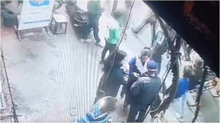 Woman loses iPhone to pickpocket in Varanasi: 'I have the location but UP Police is unable to help me' - Vimarsana News