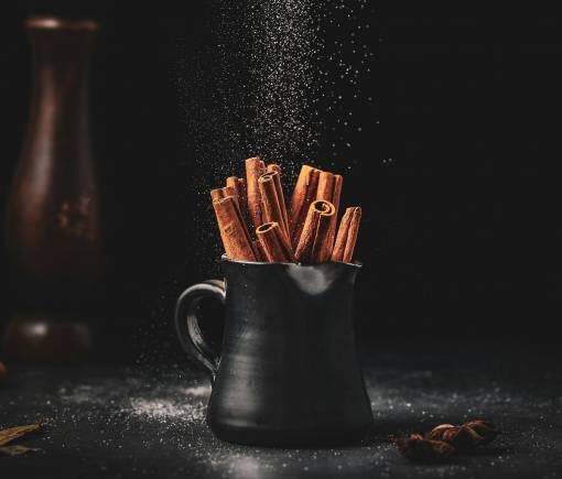 Cinnamon has many health benefits but excessive intake (more than 6g per day) can result in liver damage and mouth ulcers. (Photo: Mae Mu via Unsplash)