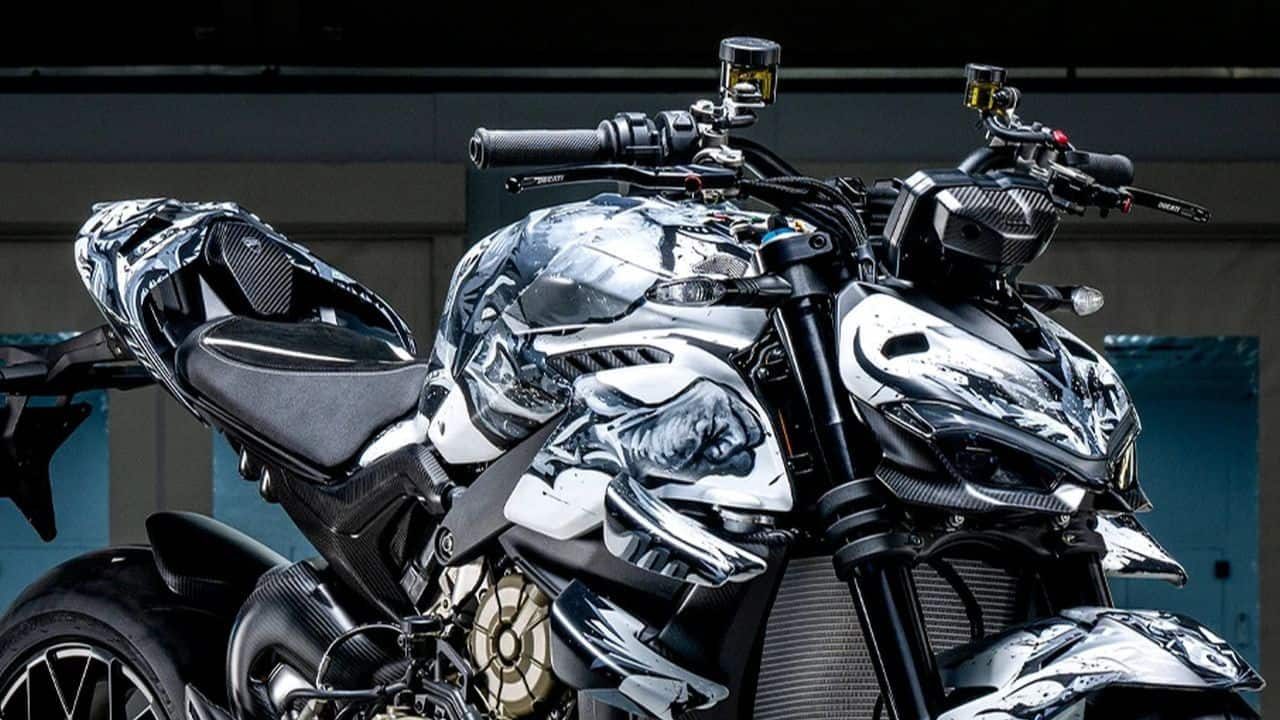 Beneath its captivating exterior, the Centauro remains true to its roots, retaining the formidable performance of the standard Streetfighter V4. Powered by a 1,103 cc Desmosedici Stradale V4 engine, the Centauro delivers an exhilarating 205 hp and 123 Nm of torque, reaffirming its status as one of the most potent naked bikes in the world. Paired with fully adjustable Showa and Sachs suspension systems and Brembo brakes, the Centauro offers uncompromising performance and precision handling.