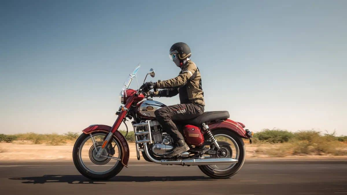 Jawa Yezdi Motorcycles has launched the new Jawa 350 in India, priced at Rs. 2.15 lakh, ex-showroom. The motorcycle undergoes significant changes, most notable of which is the larger 334cc liquid-cooled single-cylinder engine. This produces 22bhp and 28.2Nm of torque, and is mated to a six-speed gearbox with a slip-and-assist clutch. The dimensions have undergone changes, too. This includes an increased ground clearance of 178mm, a seat height 790mm and a longer wheelbase of 1,449mm. Suspension duties are handled by a conventional telescopic front fork and preload-adjustable twin-shock setup at the rear. Braking is taken care of by a 280mm front disc and a 240mm rear disc complete with dual-channel ABS. The introduction of a new dual-cradle chassis contributes to the changes in weight, with the kerb weight going up to 194kg. Design modifications include chunkier tires, pronounced fenders and a new Mystique Orange paint scheme. The Jawa 350 competes with the Royal Enfield Classic 350, Honda CB350 and Benelli Imperiale 400. Priced slightly below the top-spec Royal Enfield Classic 350, the Jawa 350 provides an appealing option in the cruiser segment, available in classic maroon, black and Mystique Orange colours. (Image: Yezdi Motors) 