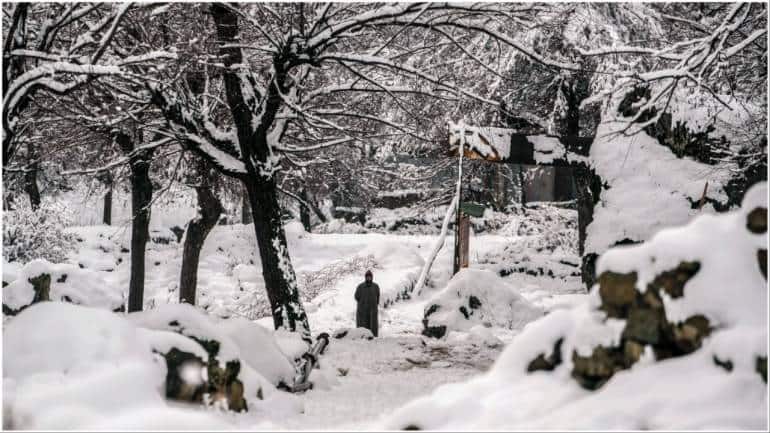 Snow-starved Himalayas finally gets season's first heavy snowfall. Watch - Vimarsana News