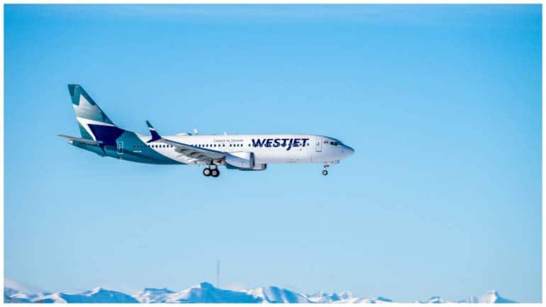 Woman 'kicked off' a flight for frequently going to washroom before take off. Viral thread - Vimarsana News