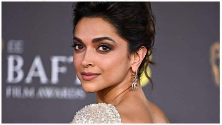 Deepika Padukone looks stunning donning a black saree | Filmfare.com