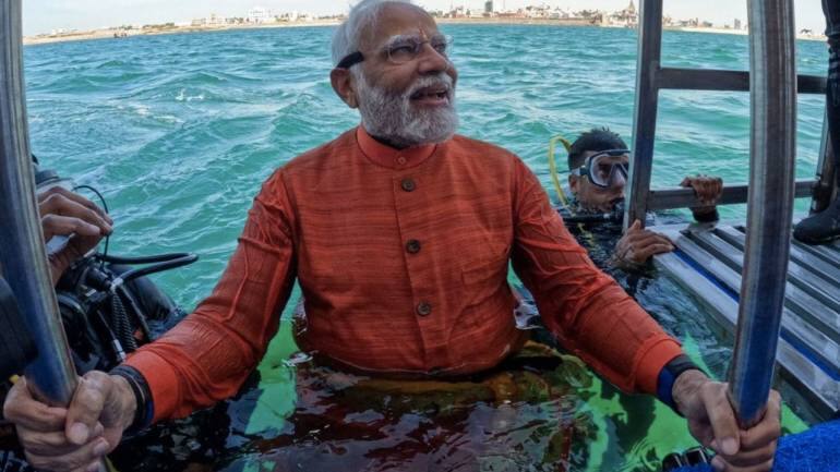 PM Modi performs underwater 'puja' in submerged city of Dwarka - Vimarsana News