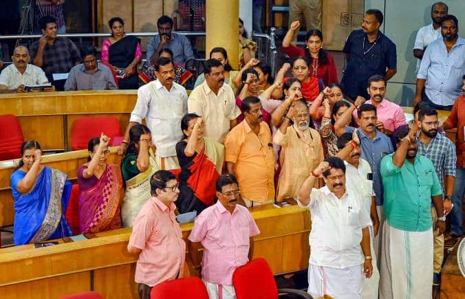 UDF disrupts House; Assembly rushes through business and adjourns amidst uproar - Vimarsana News