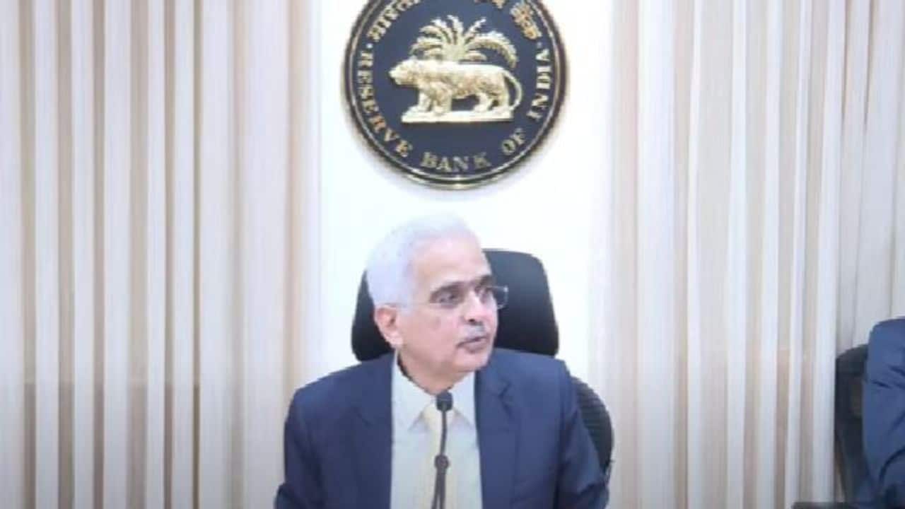 Moneycontrol Pro Panorama | Is RBI the champion of customers? Moneycontrol Pro Panorama | Is RBI the champion of customers?