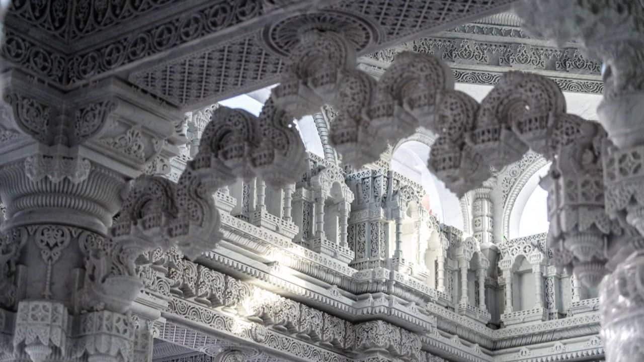 The BAPS Hindu mandir will become the first traditional hindu stone temple in the Middle East. The inauguration of the temple will be celebrated through the ‘Festival of Harmony’ – a series of uplifting programmes and community events focussed on strengthening faith, mobilising community service, and inspiring harmony among people of all generations and backgrounds. 