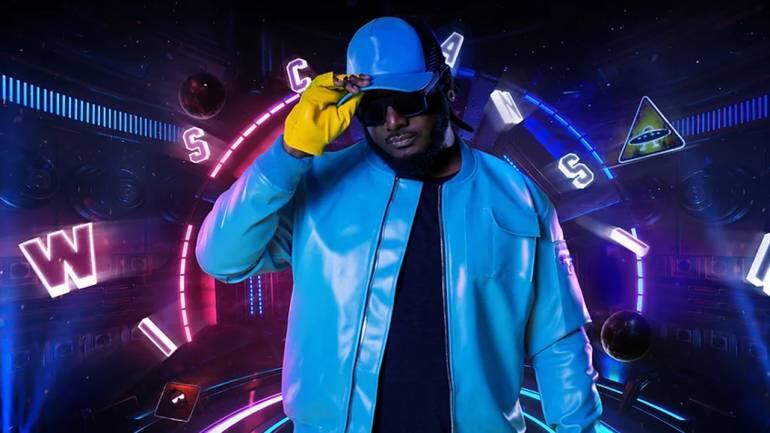 AmazeVR ties up with popular music artists to shoot exclusive concerts that can be viewed on your headset. 