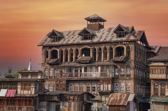 Kashmir architects resurrect 4 traditional techniques using local materials that are just right for the climate