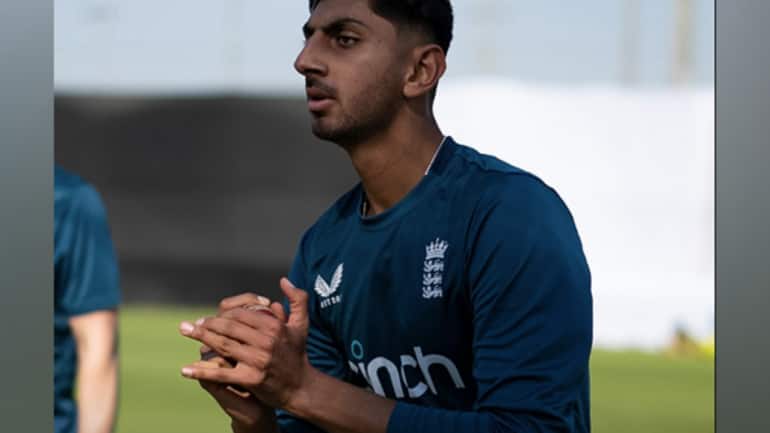 Bashir triple strikes reduce India to 131-4