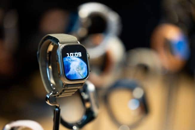 Apple's iPhone and watch design head to depart in February - Bloomberg News  | Reuters