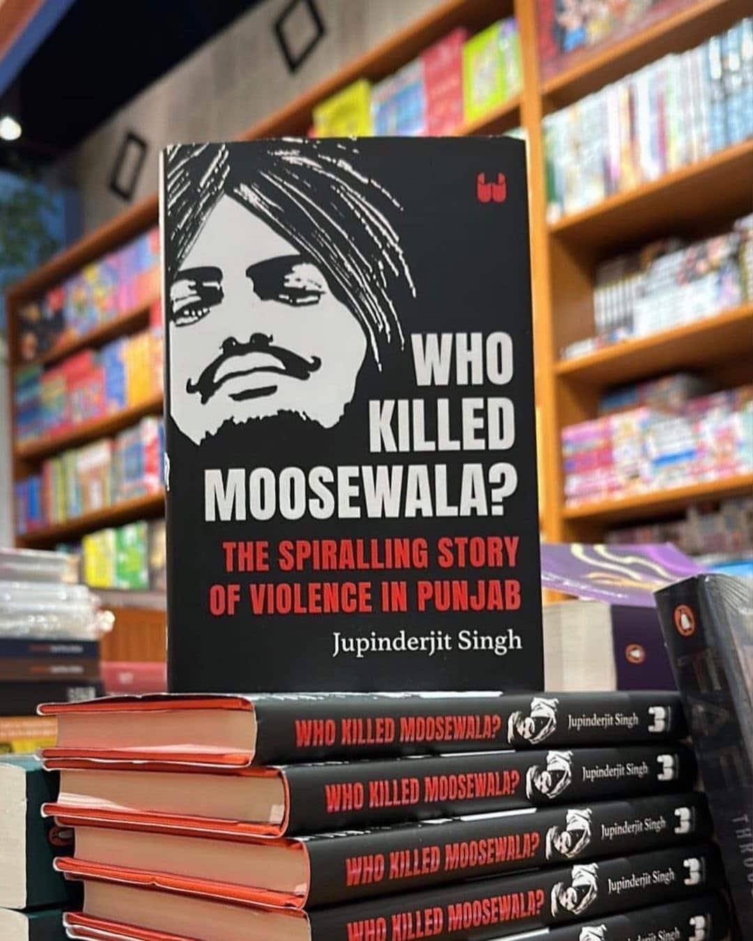Copies of Who Killed Moosewala ? by Jupinderjit Singh in a book store (Image source: X)