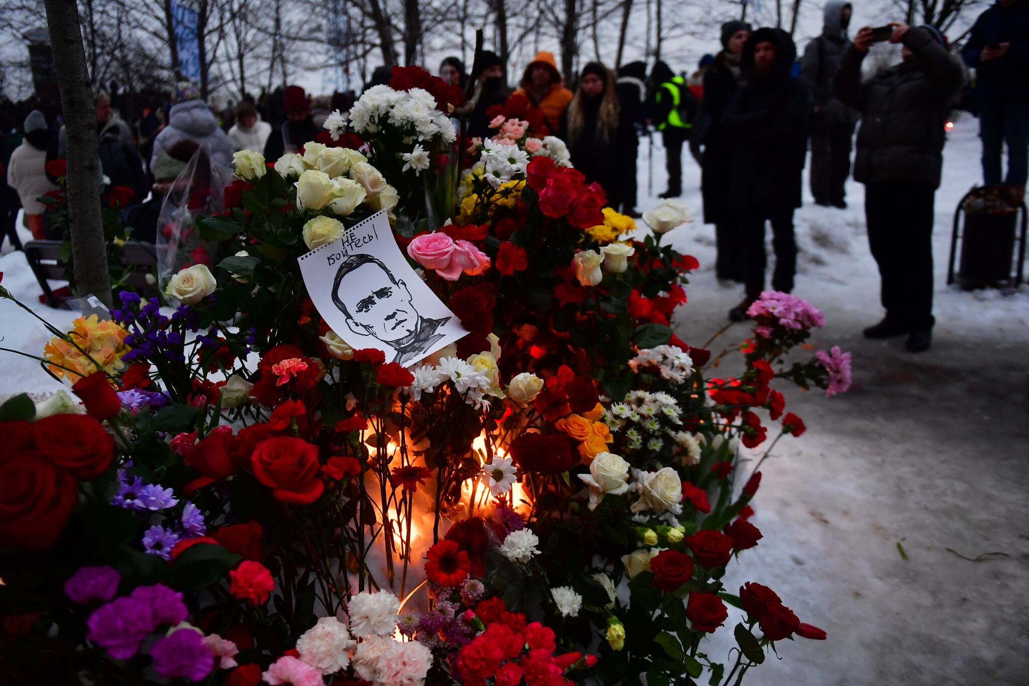 In Pics | Emotional Farewell: Alexei Navalny Laid To Rest Amidst ...