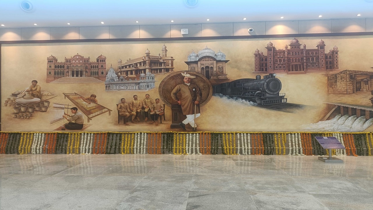 While the old Enclave was of only 29 acres, this new Enclave is of 143 acres, and 04 passenger boarding bridges have also been built for the convenience of boarding passengers. 