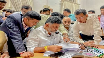The deputy CM DK Shivakumar also warned private water tanker lorries that are yet to register with the civic body.