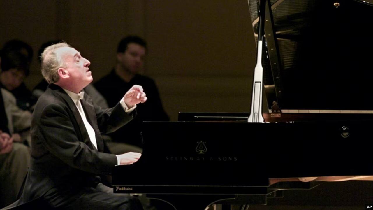 Acclaimed Italian pianist Maurizio Pollini dies at age 82