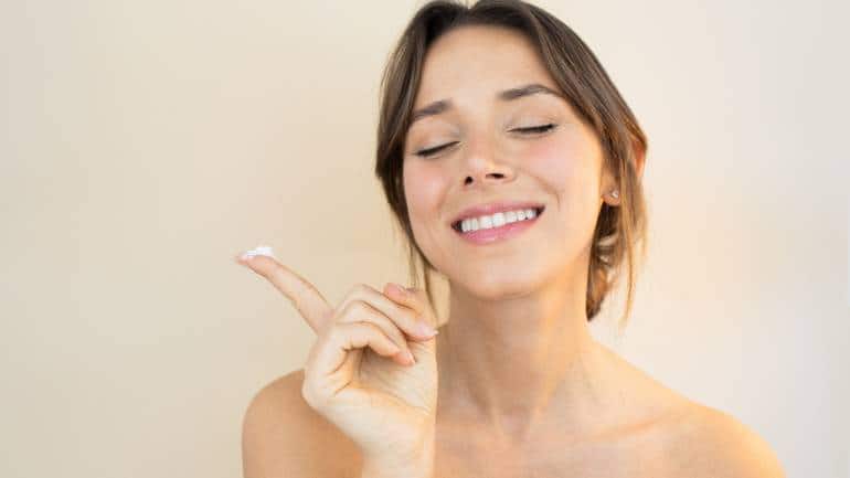 Patented essence application: Introduce a patented essence into your skincare routine to replenish moisture and enhance skin elasticity. Pat the essence into your skin using your fingertips, allowing it to absorb fully before proceeding to the next step. This lightweight formula penetrates deep into the skin, delivering hydration and nutrients for a youthful, glowing complexion (Image: Canva)