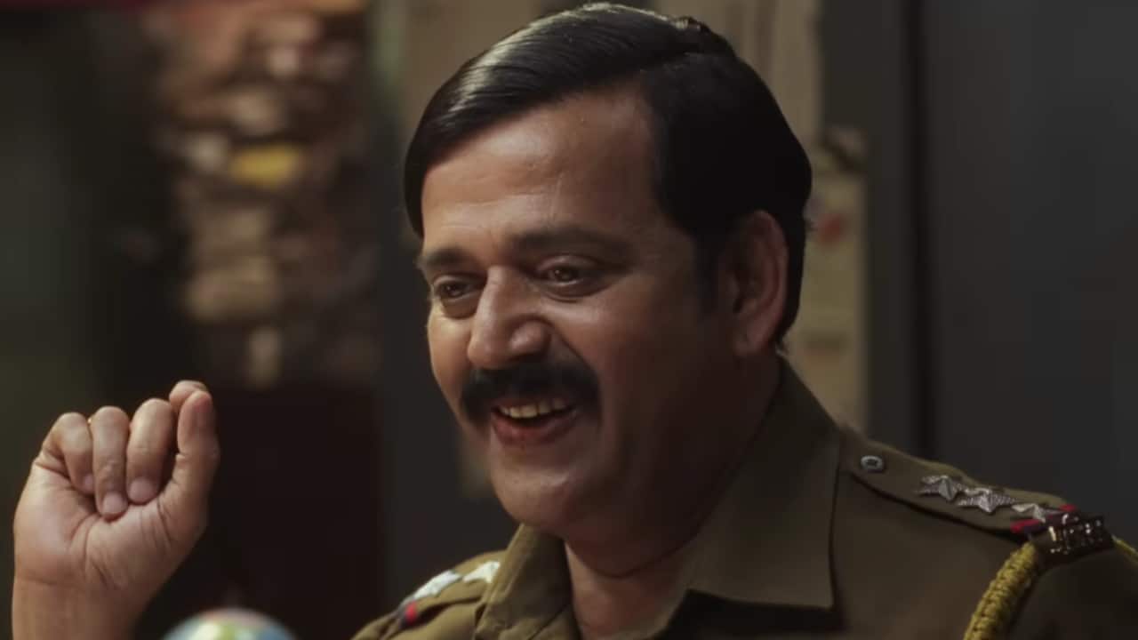 The film’s comic brevity is channelled by the unmissable Ravi Kishan as the corrupt cop trying to unroll the entire mess. (Screen grab from Laapataa Ladies trailer/T-Series)