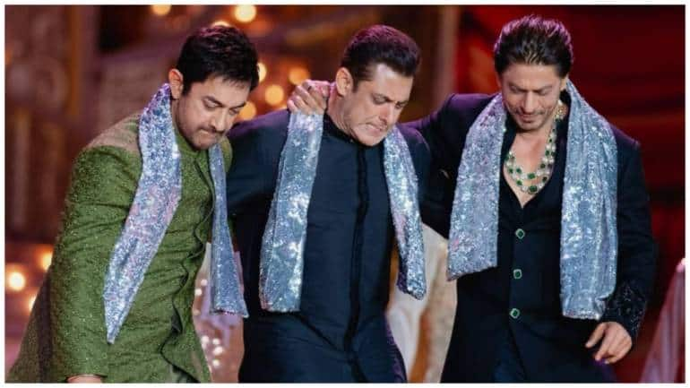 Salman Khan asks 'are you talking about SRK' after woman confesses her love  for him at IIFA 2023. Watch - India Today