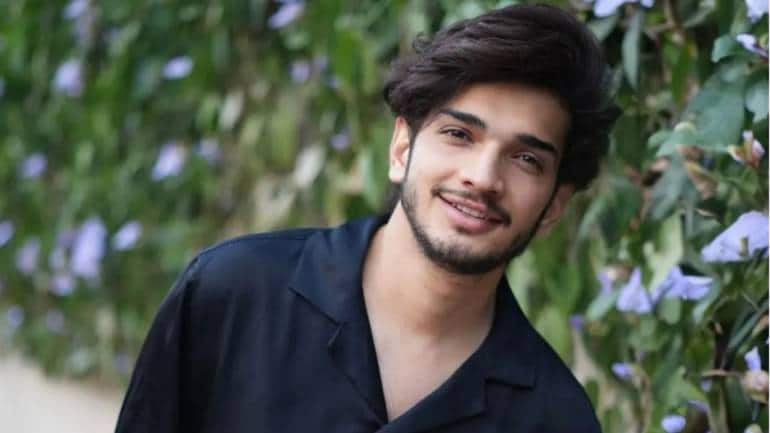 'Bigg Boss' winner Munawar Faruqui detained after raid at Mumbai hookah parlour - Vimarsana News